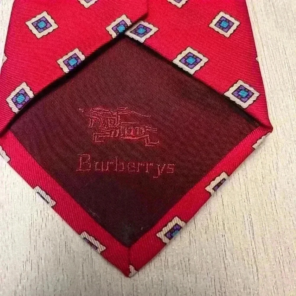 Burberry’s Silk Men’s Necktie